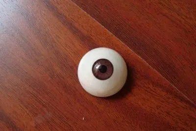 假眼